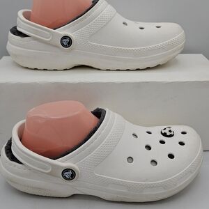 White Crocs slipon clog sandals with gray faux fur lining mens 7 women's 9